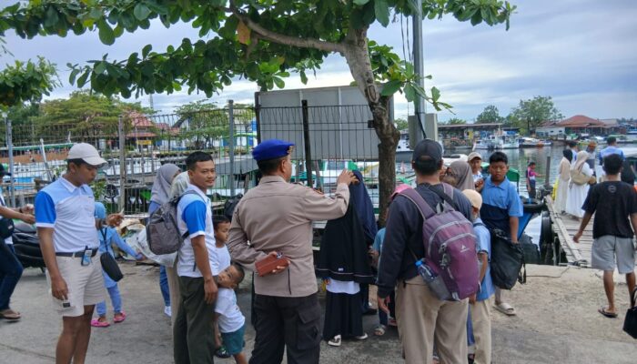 Sat Polairud Polres Bontang Himbau Keselamatan Wisatawan Menuju Pulau Beras Basah