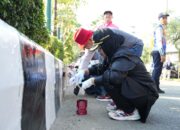 Jaga Estetika Kota Taman, Pemkot Bontang Cat Median Jalan Bersama Seluruh SKPD