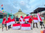 Kobarkan Semangat Kemerdekaan, PKT Bagikan 50 Bendera Merah Putih di Loktuan